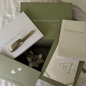Van Cleef & Arpels Gift Box Set